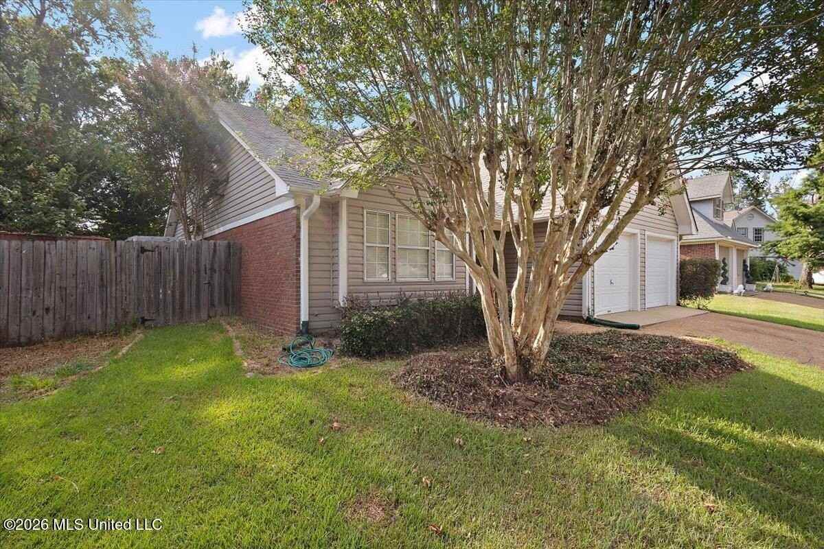 33 Peppermill Dr - Photo 2 of 25