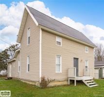 featured image of 107 E Perry St