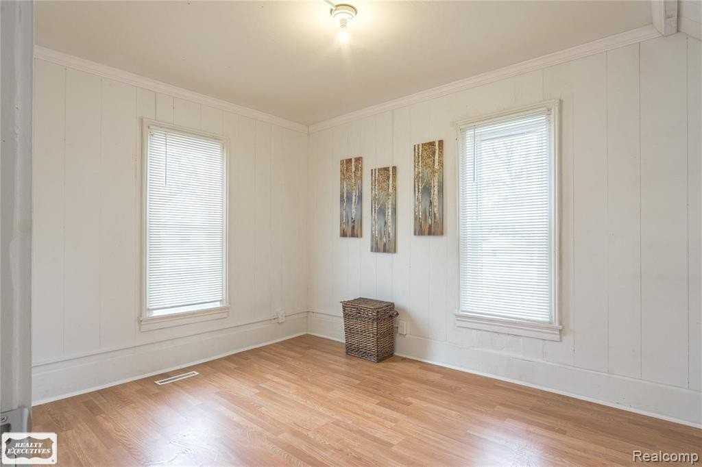 107 E Perry St - Photo 5 of 13