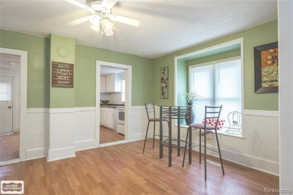 107 E Perry St - Photo 6 of 13