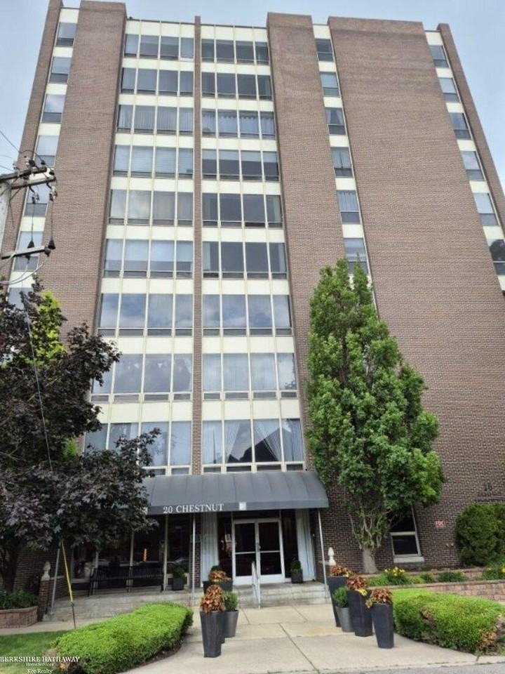 20 Chestnut St - Photo 2 of 32