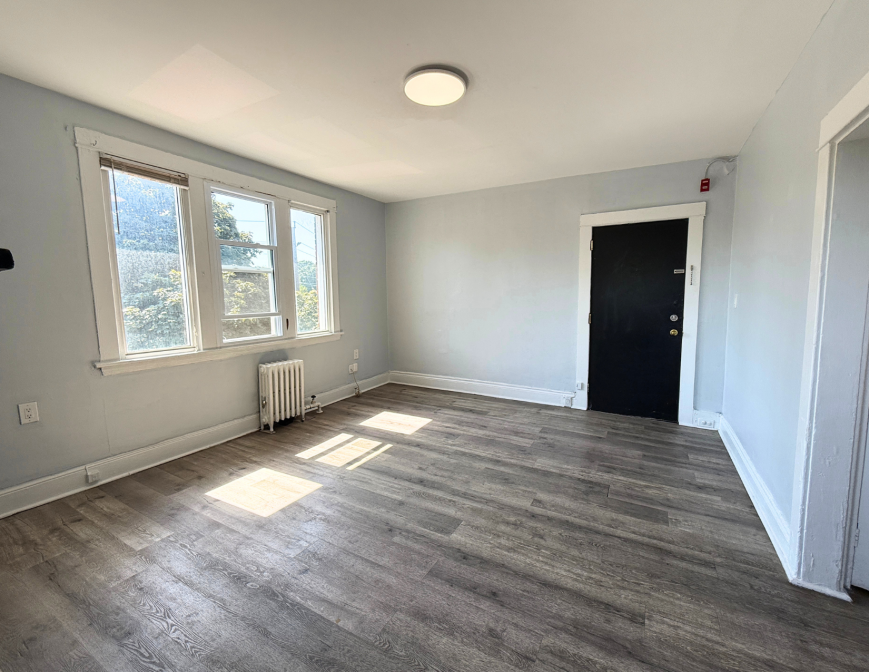128 Carrick Ave - Photo 2 of 10