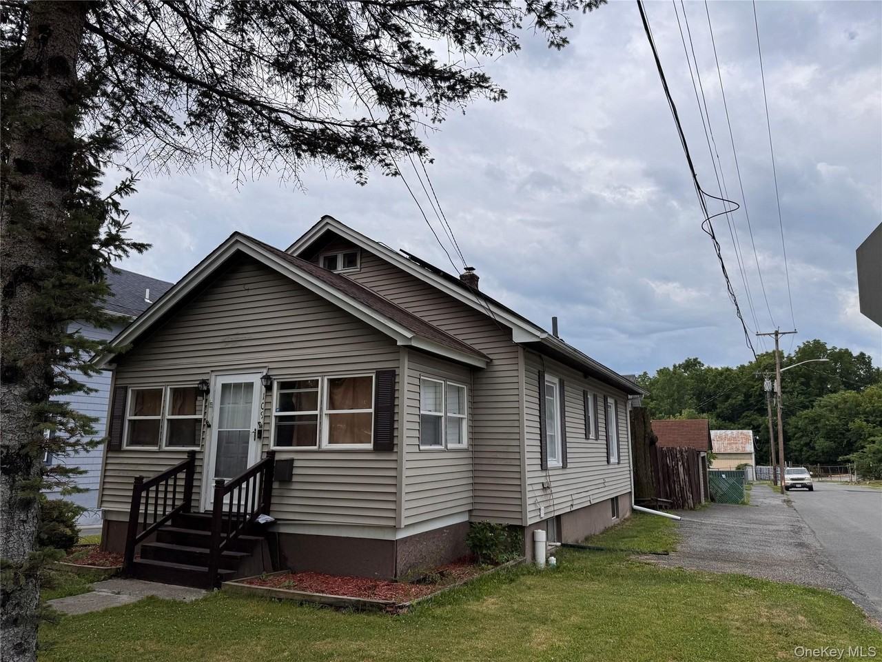 109 Lake Ave - Photo 2 of 15
