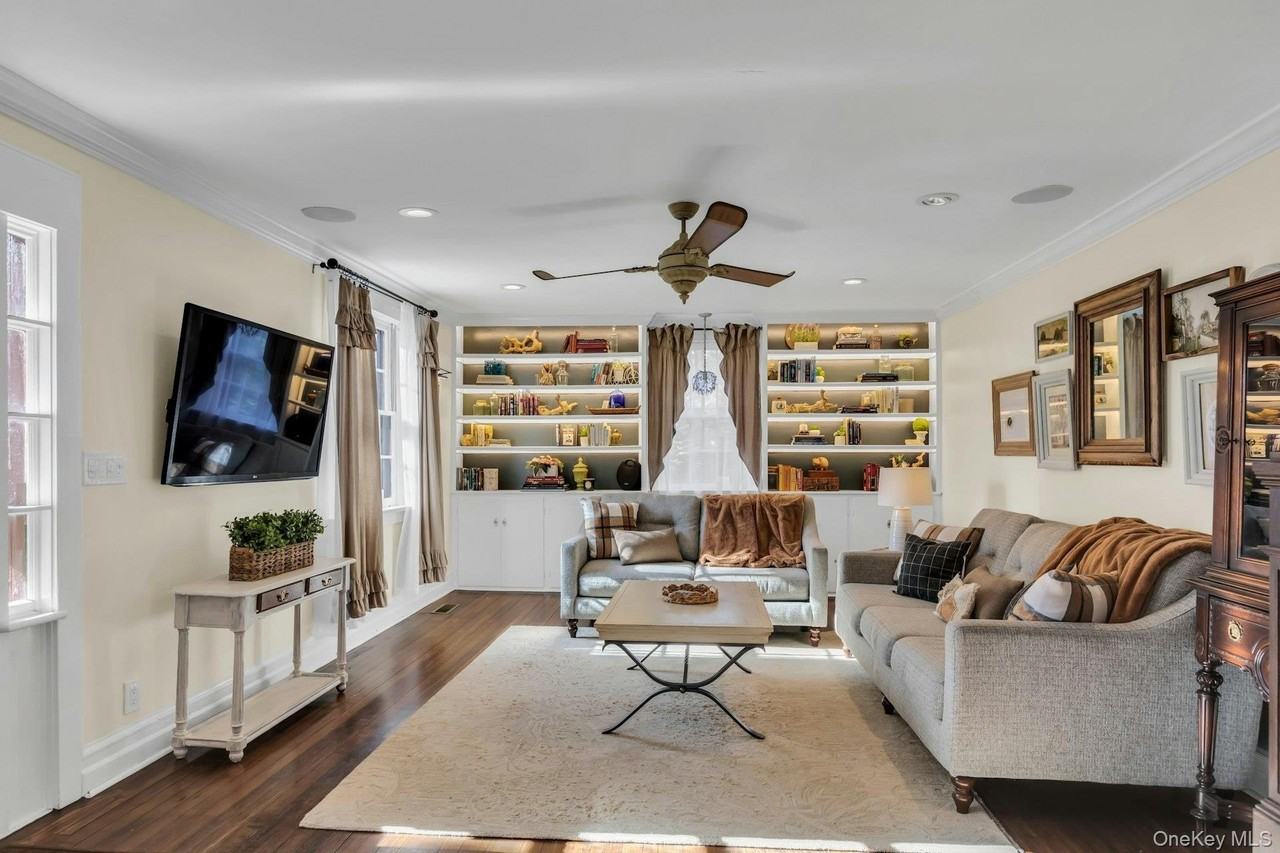 105 Academy St - Photo 5 of 35