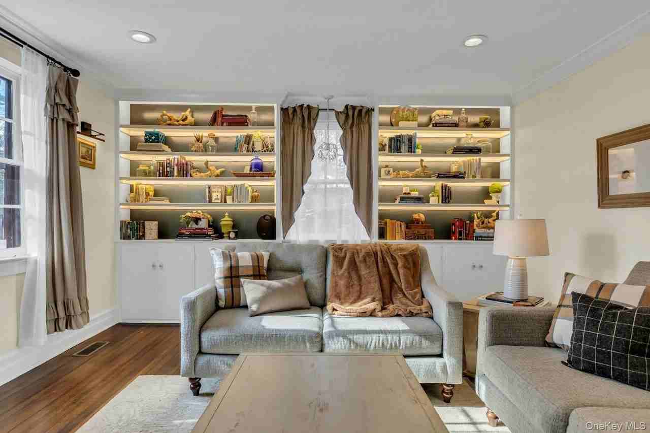 105 Academy St - Photo 6 of 35