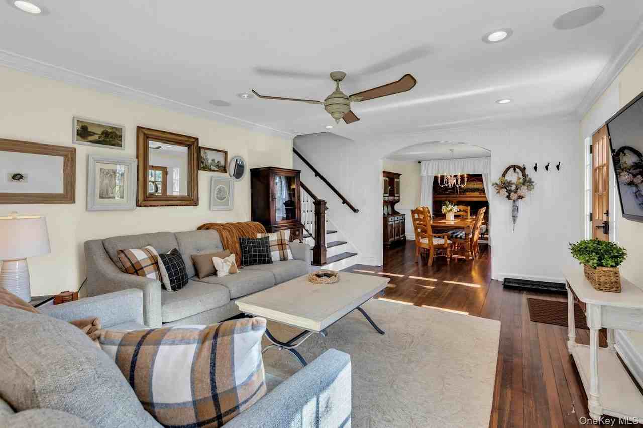 105 Academy St - Photo 7 of 35