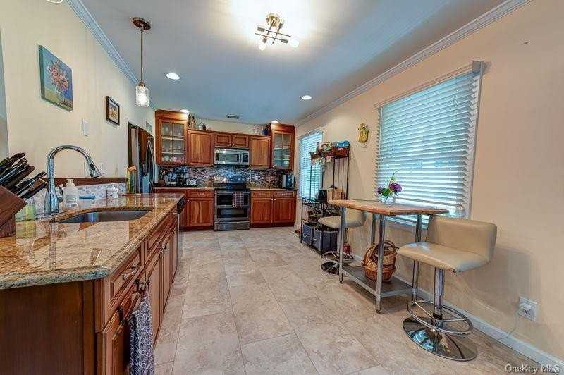 414 2nd Ave W - Photo 5 of 24