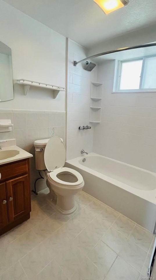 15 Van Brunt Rd - Photo 3 of 7