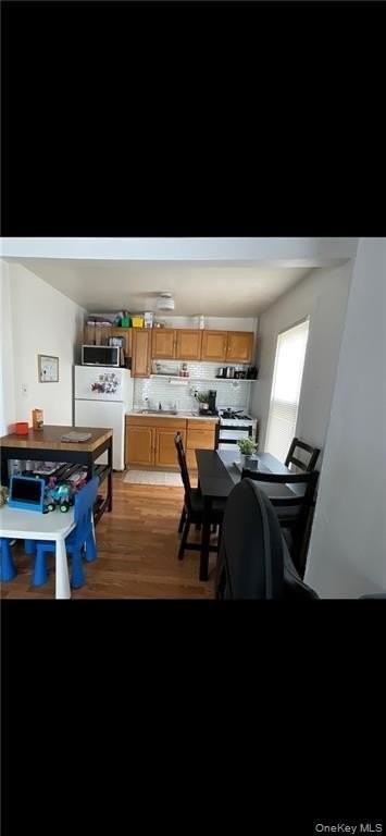 76 Benson St - Photo 4 of 6
