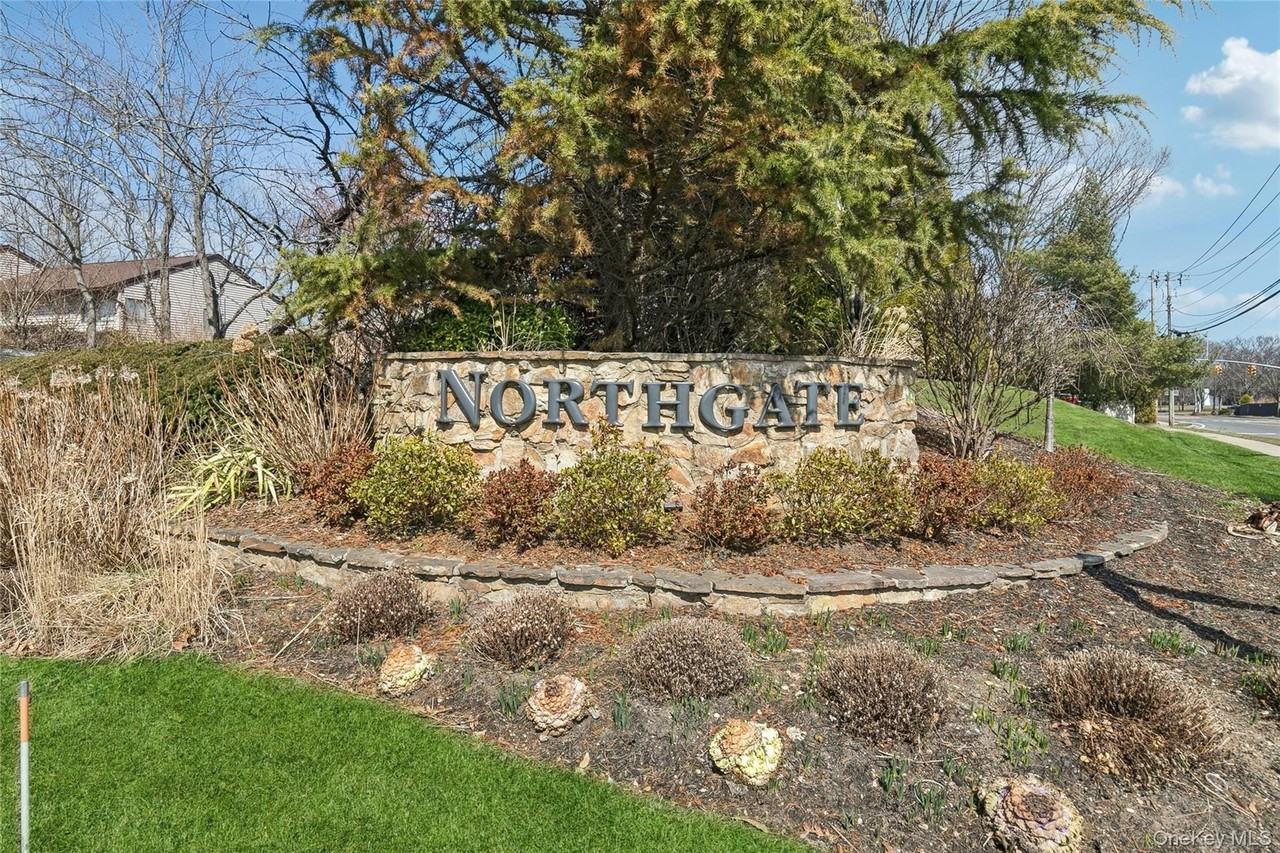 87 Northgate Cir - Photo 2 of 11