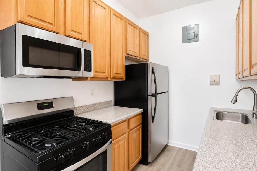 201 W 105th St - Photo 3 of 10