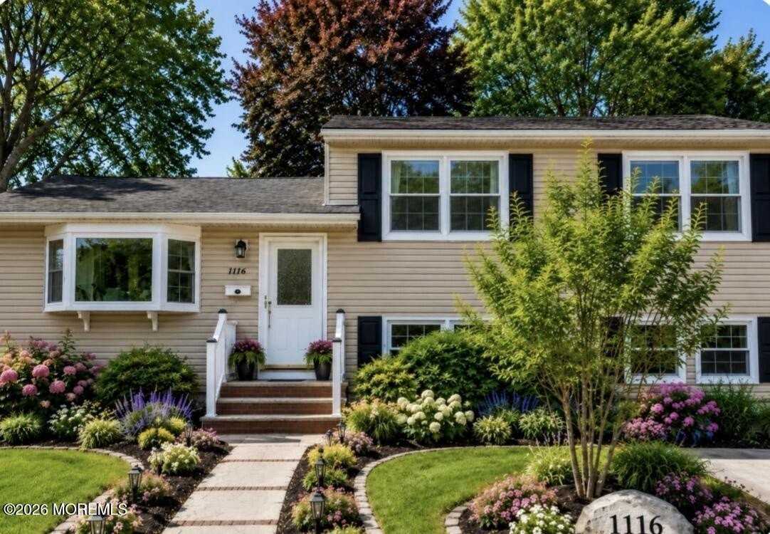 1116 Darlene Ave