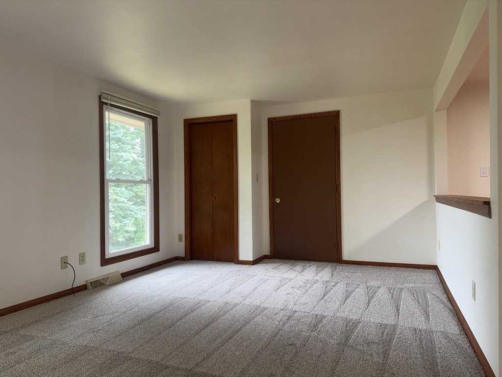 418 Beloit St #15 - Photo 3 of 27