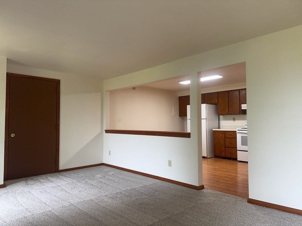 418 Beloit St #15 - Photo 4 of 27