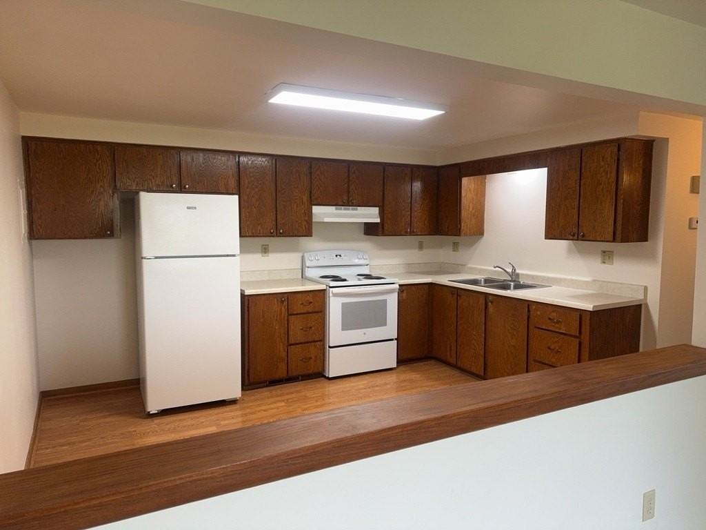 418 Beloit St #15 - Photo 6 of 27