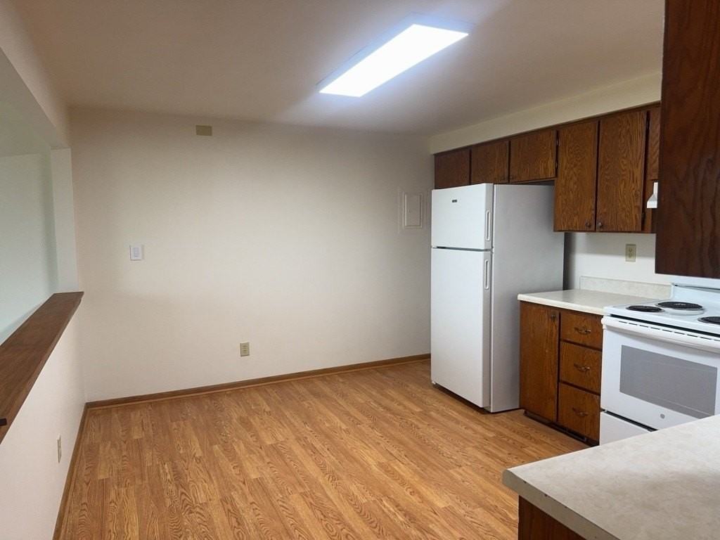 418 Beloit St #15 - Photo 7 of 27