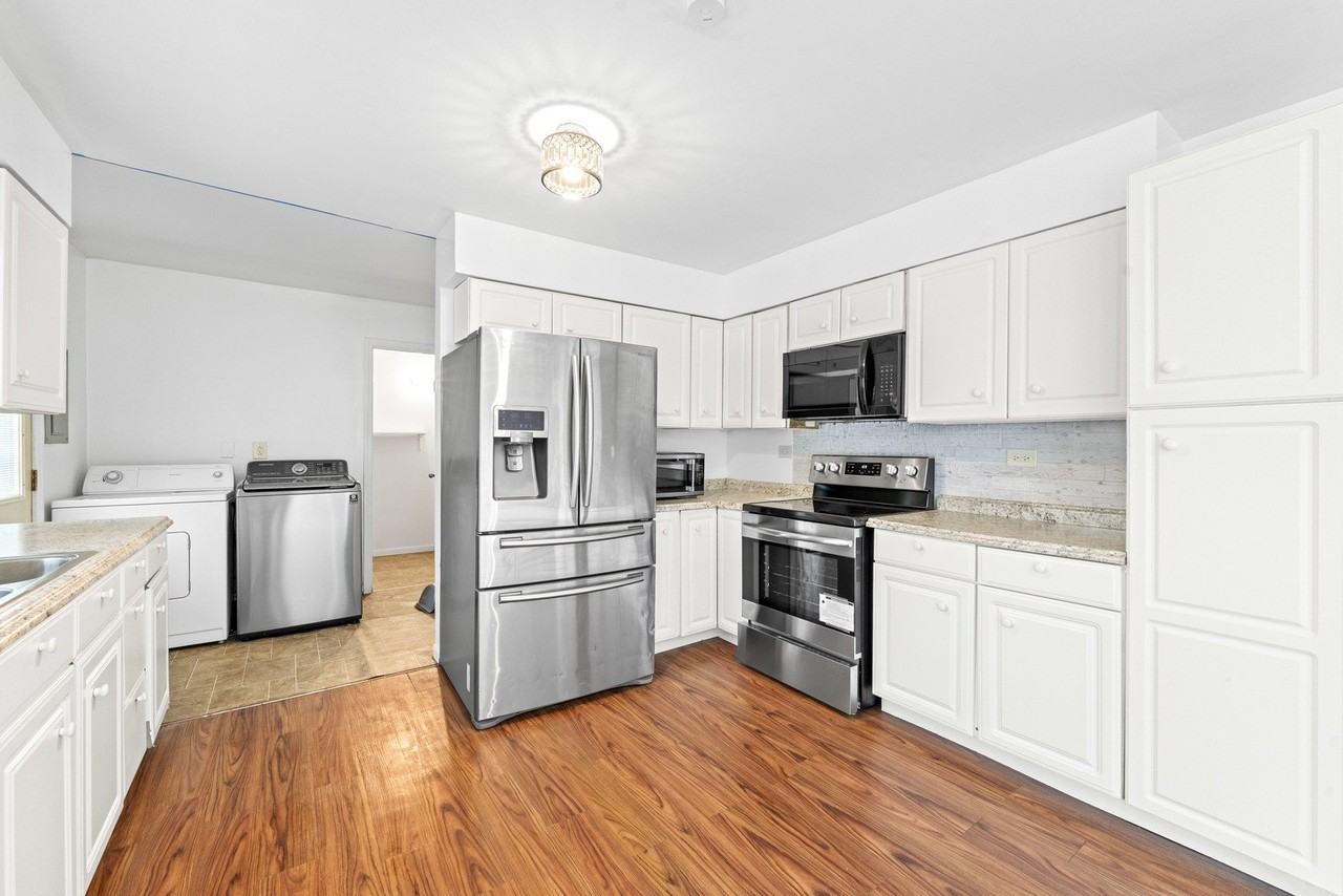 109 Landmeier Rd - Photo 7 of 22