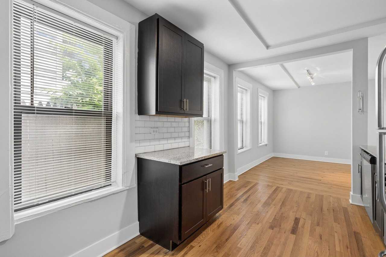1363 W Walton St #CH - Photo 3 of 13