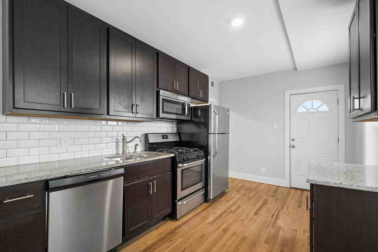 1363 W Walton St #CH - Photo 4 of 13
