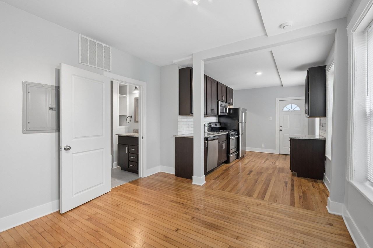 1363 W Walton St #CH - Photo 5 of 13