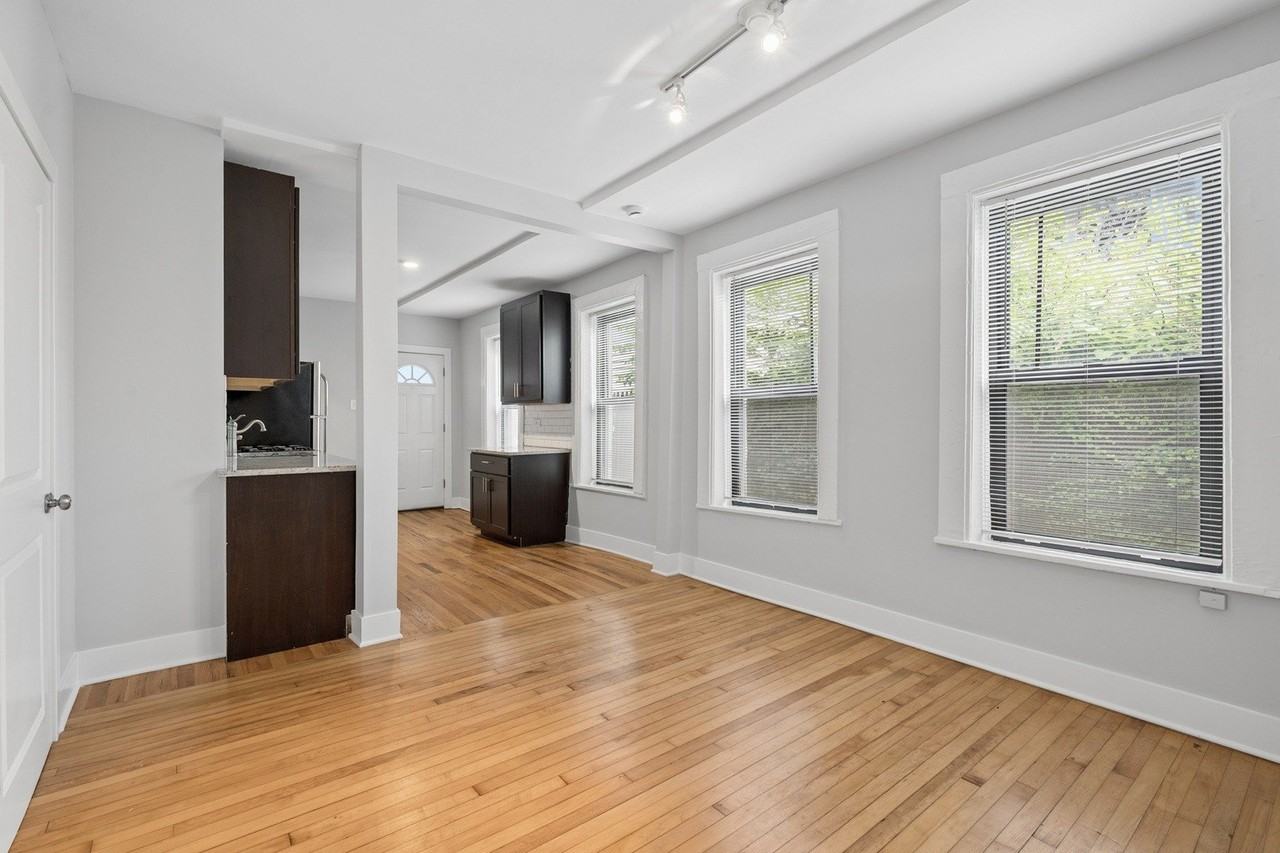 1363 W Walton St #CH - Photo 6 of 13