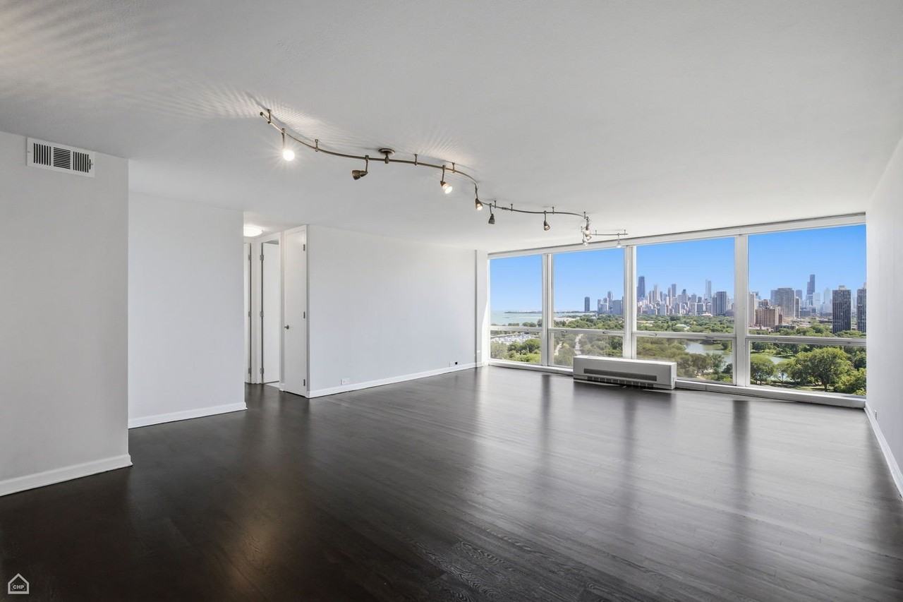 330 W Diversey Pkwy #1907-09 - Photo 4 of 39