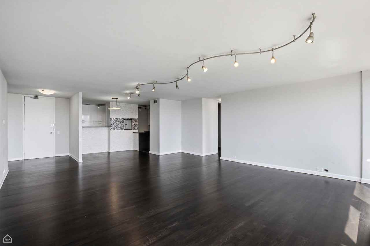 330 W Diversey Pkwy #1907-09 - Photo 6 of 39
