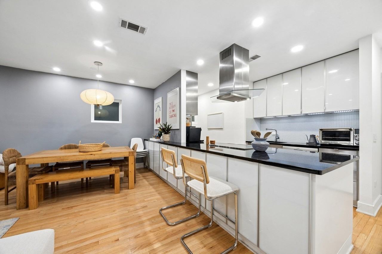 219 W Wisconsin St #1A - Photo 5 of 16