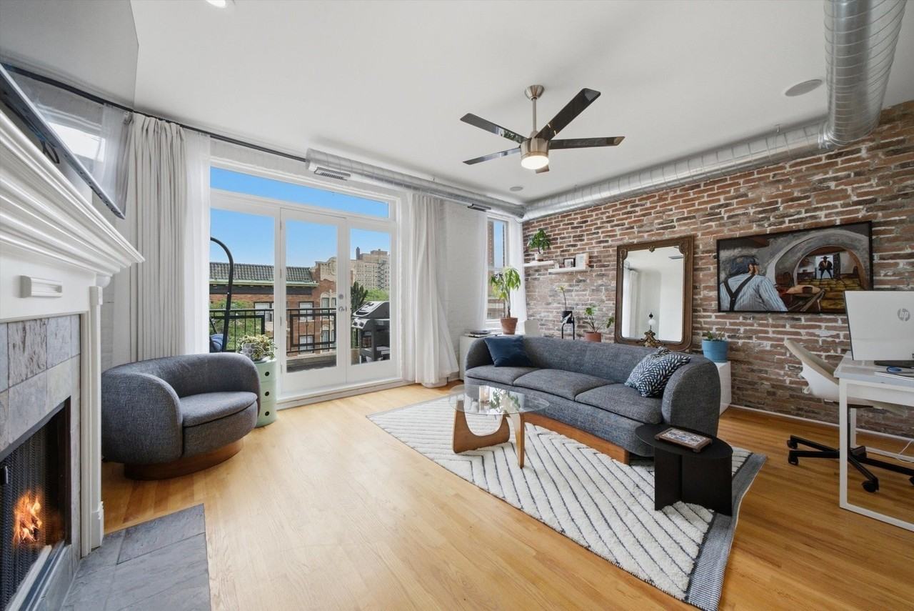 5302 N Winthrop Ave #4 - Photo 4 of 31