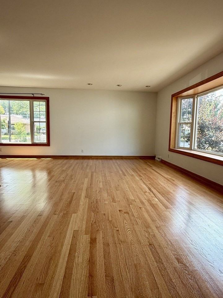 550 Laramie Ave - Photo 2 of 11