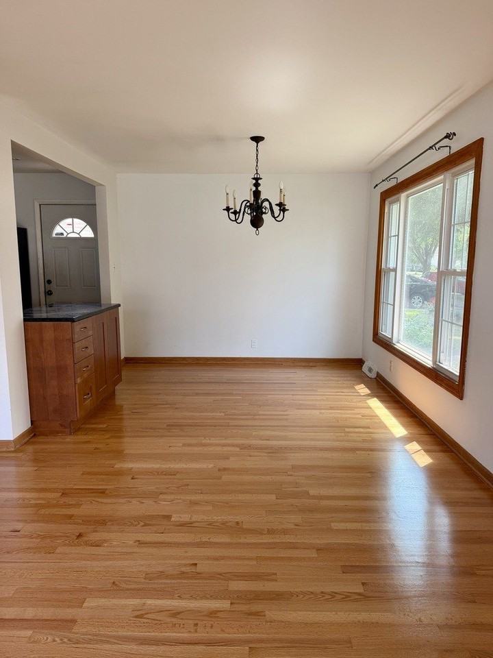 550 Laramie Ave - Photo 3 of 11