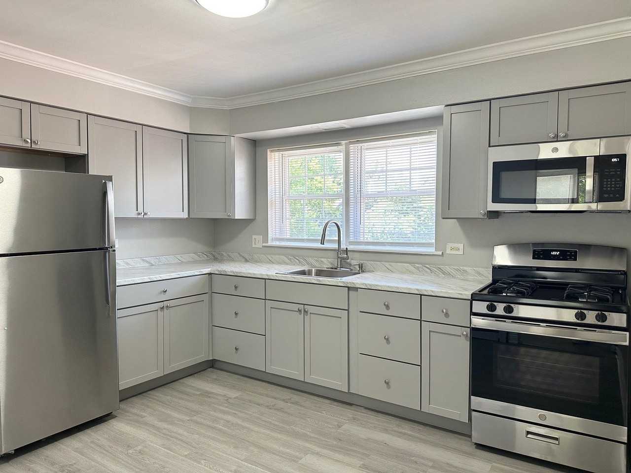 3400 Maple Ave #17 - Photo 2 of 12