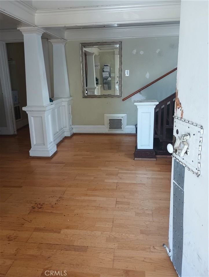437 W 17th St #8 - Photo 3 of 5