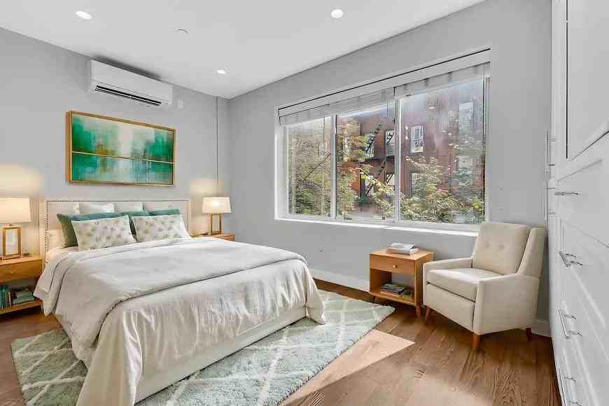 99 Suffolk St - Photo 2 of 4