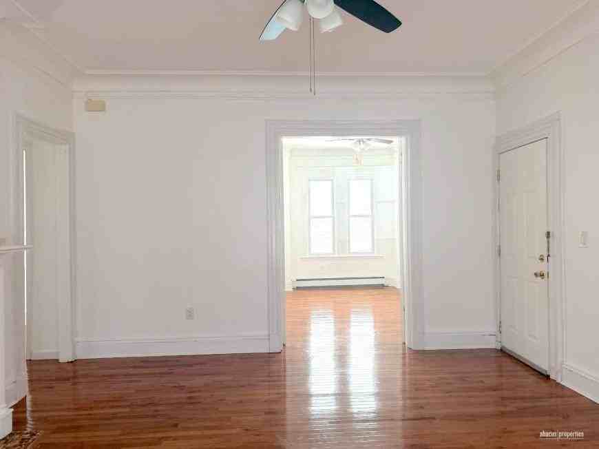 1918 Cortelyou Rd - Photo 3 of 10