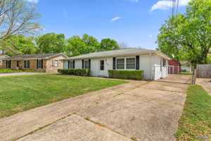 featured image of 2406 Yorkshire Dr Sw