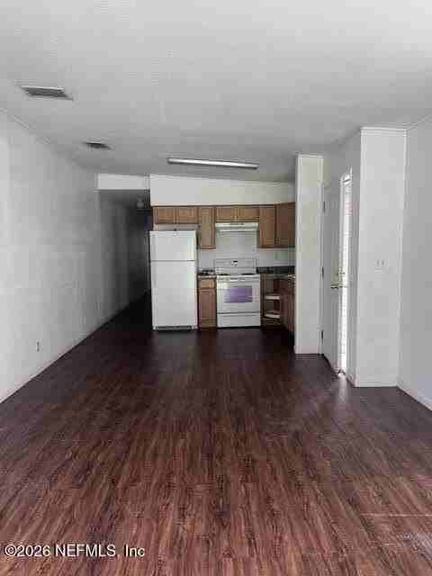 991 Southern Villa Dr - Photo 4 of 10