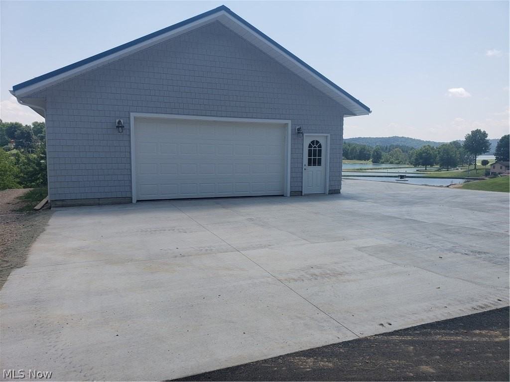 56269 Lakeview Dr - Photo 2 of 18