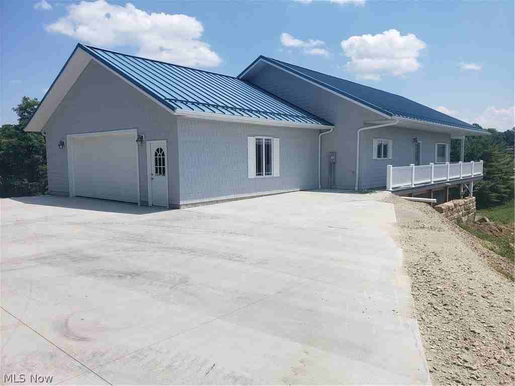 56269 Lakeview Dr - Photo 3 of 18