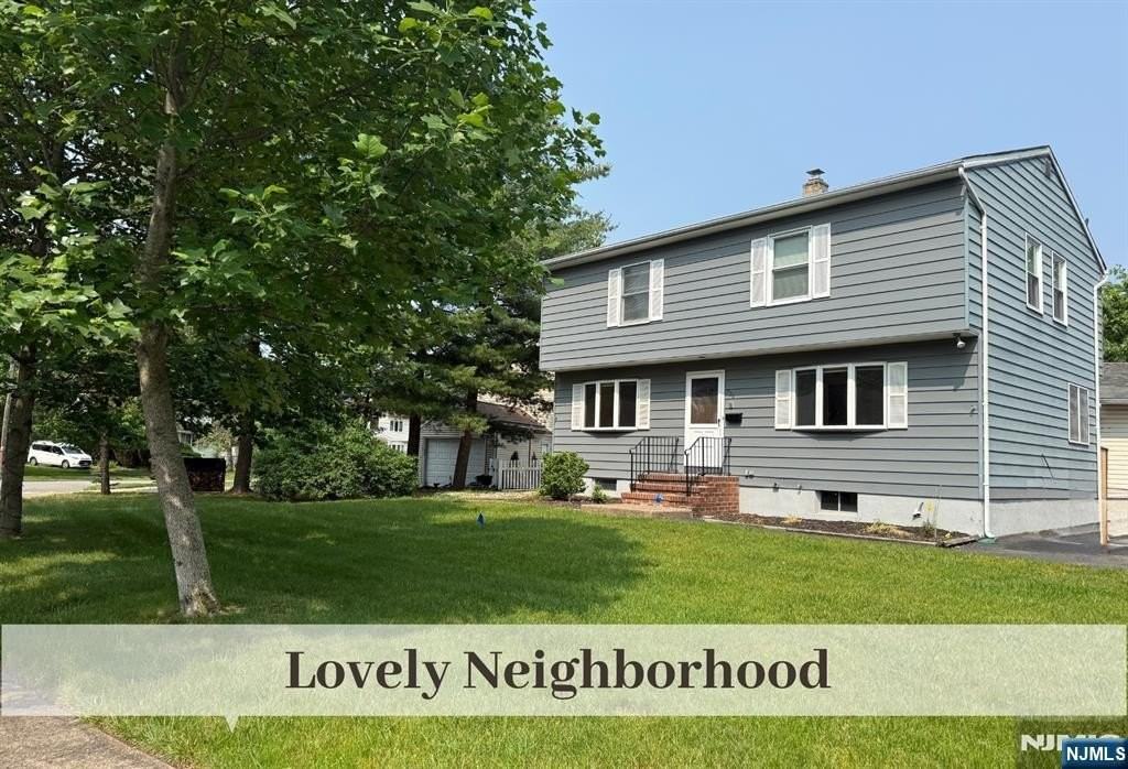 726 Midwood Rd - Photo 2 of 23