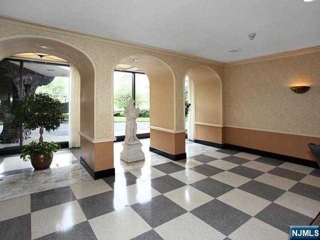2100 Linwood Ave #15P - Photo 3 of 27