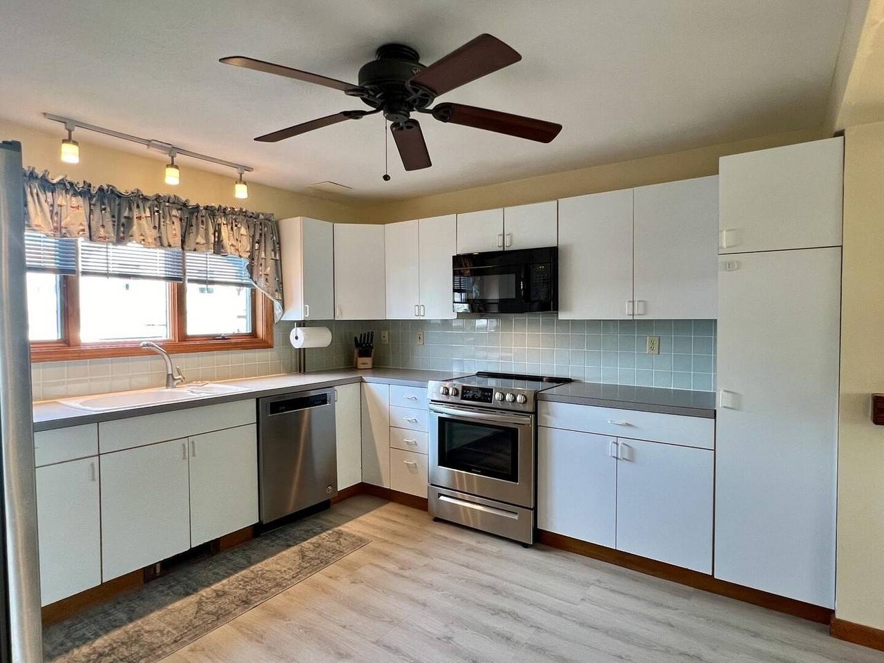 339 Woodstock St - Photo 5 of 30
