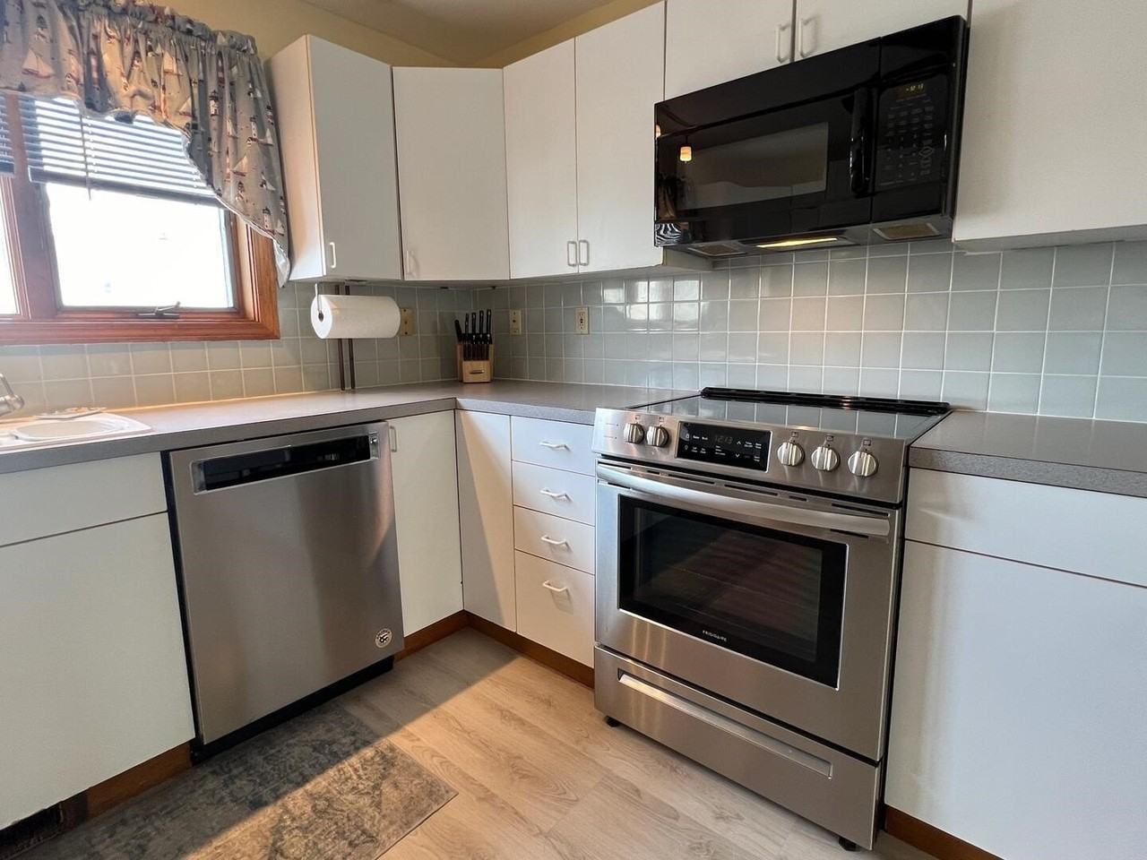339 Woodstock St - Photo 6 of 30