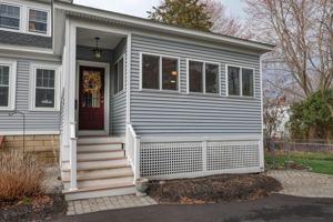 featured image of 749 Maple St