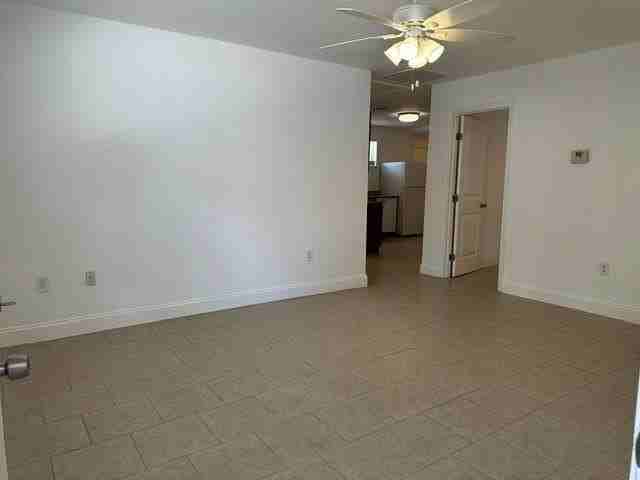 244 W Robert E Lee Blvd - Photo 4 of 17