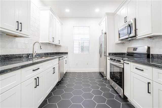 5531 Willow St - Photo 4 of 13