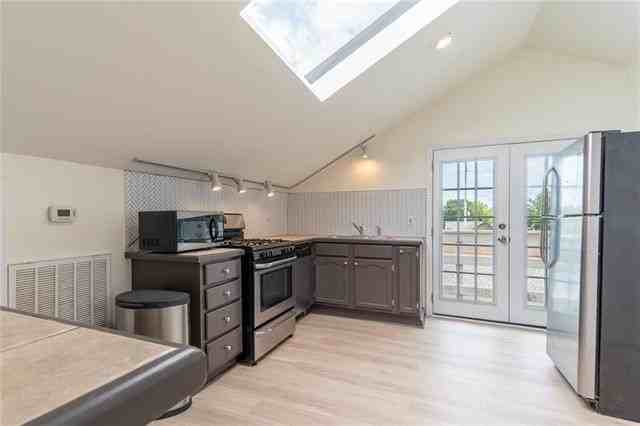 1702 Dante St #A - Photo 2 of 12