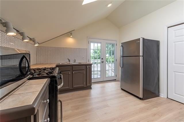 1702 Dante St #A - Photo 3 of 12