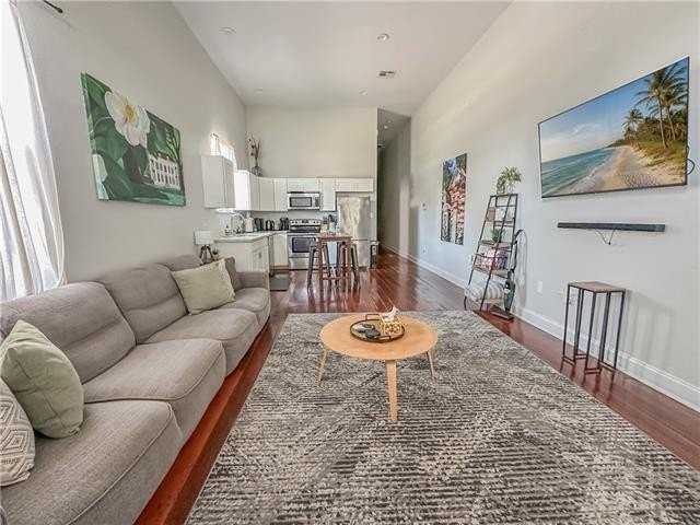 2033 Jackson Ave - Photo 3 of 10