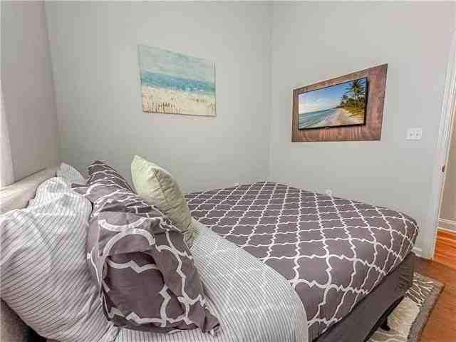 2033 Jackson Ave - Photo 4 of 10